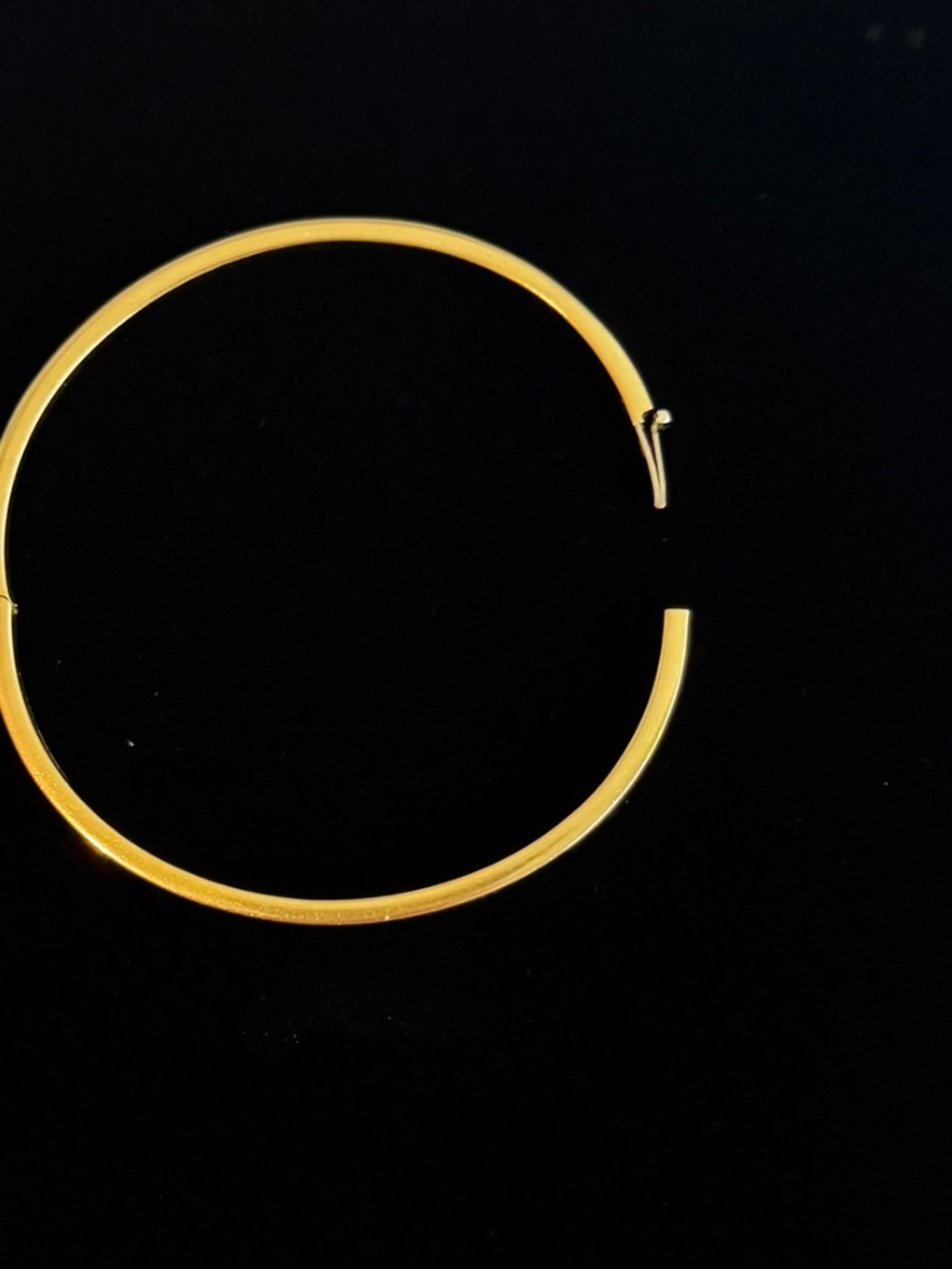 ROBERTO COIN - 18K Yellow Gold Oval Hinge Slim Bangle - Picture 4 of 12